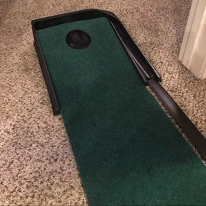 SKLZ Accelerator Pro Putting Mat with Ball Return